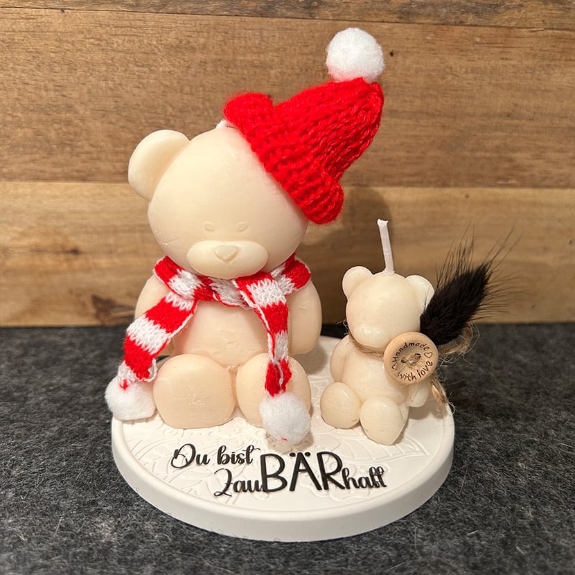 Jedes Set ein Unikat: Zwei Bärchen aus Rapswachs