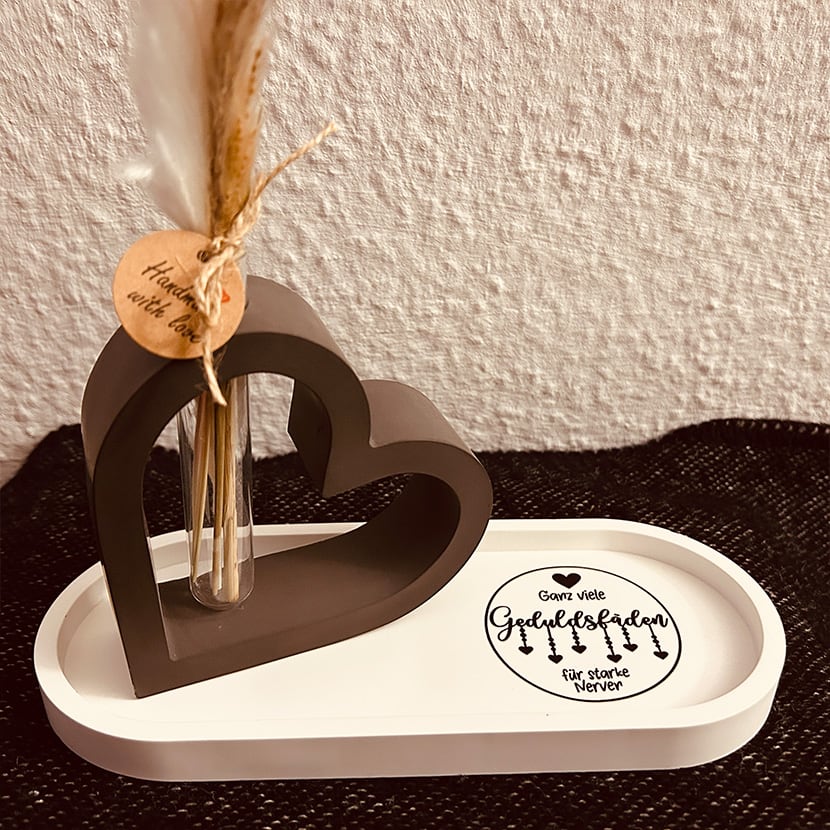 Jedes Set ein Unikat: Herz aus Gießkeramik mit Trockenblumen – Bild 2