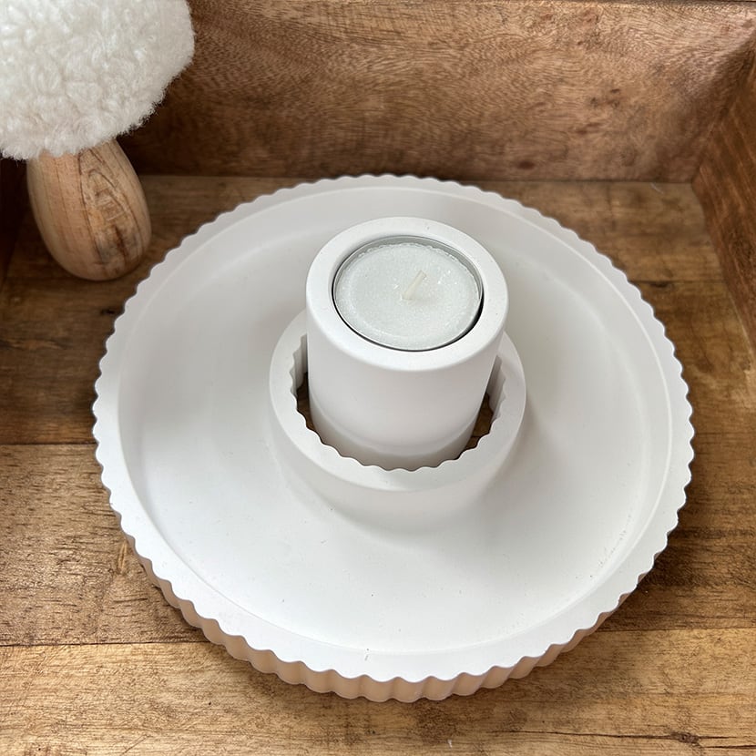 Geriffelter Dekoteller mit Kerzenhalter – Bild 2