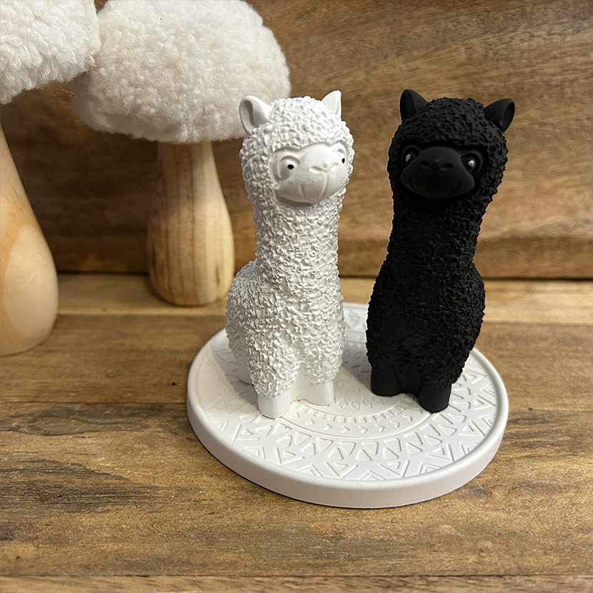 Alpaka-Figuren mit Blumen-Untersetzer – Bild 5