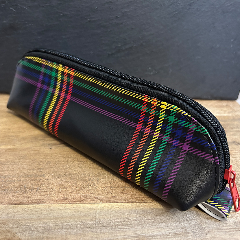 Schwarzes Mäppchen mit Streifen - lang