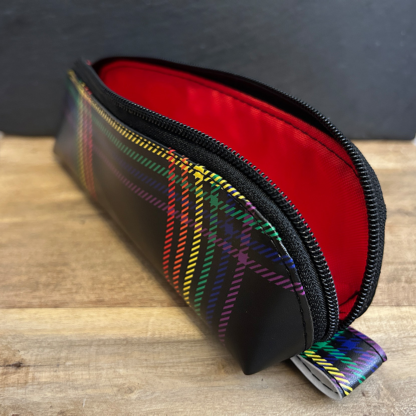 Schwarzes Mäppchen mit Streifen - lang – Bild 2