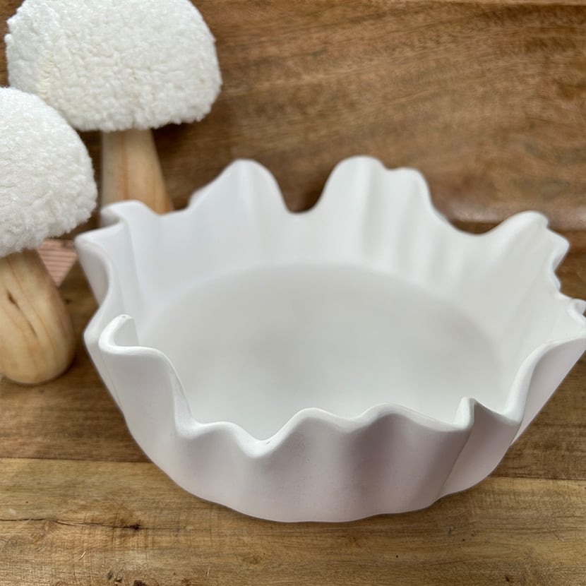 Gewölbte Schale in Faltenoptik