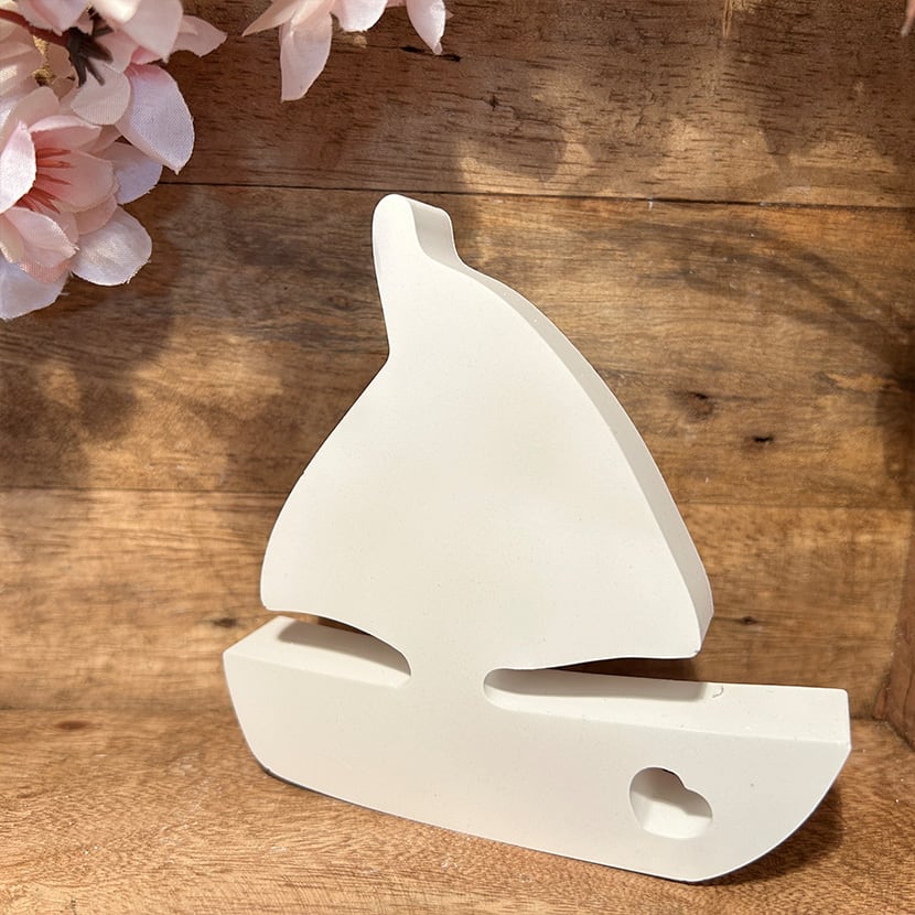 Handgefertigtes Keramikschiff mit Herz