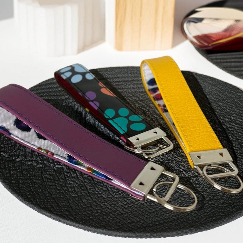 Handgemachter Schlüsselanhänger aus Kunstleder