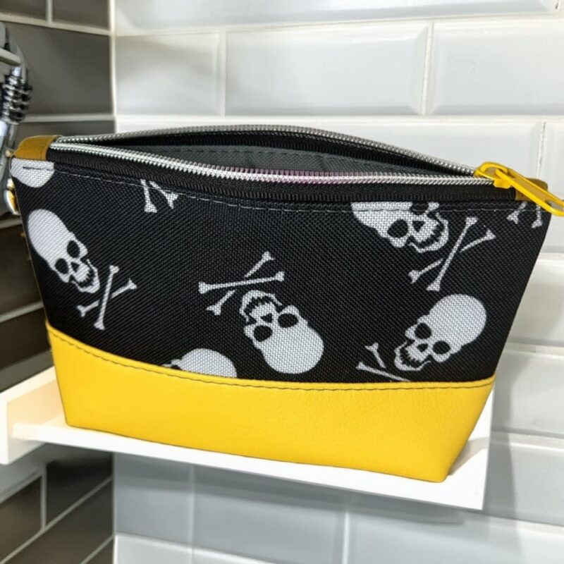 Kosmetiktasche Totenkopf-Design in 5 Varianten – Bild 3