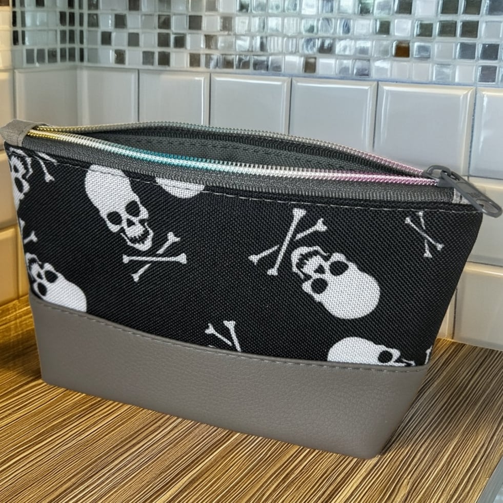 Kosmetiktasche Totenkopf-Design in 5 Varianten – Bild 4