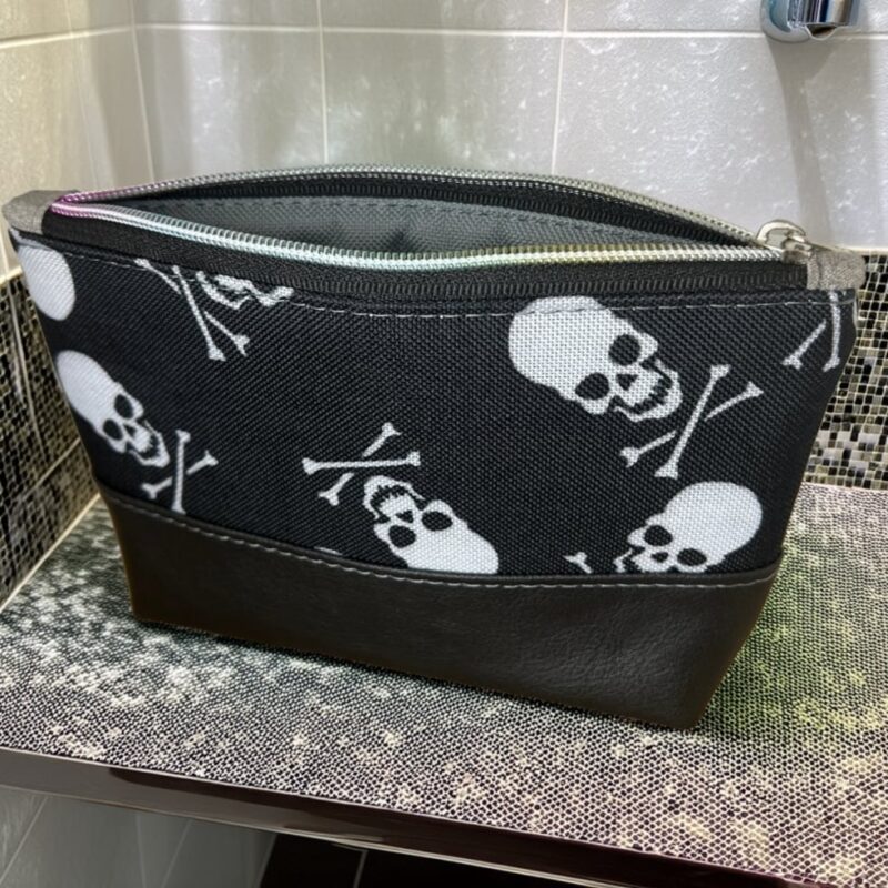 Kosmetiktasche Totenkopf-Design in 5 Varianten