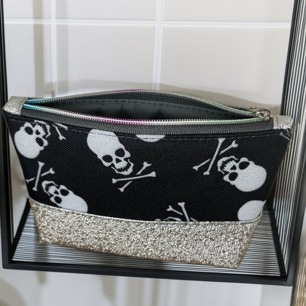 Kosmetiktasche Totenkopf-Design in 5 Varianten – Bild 5