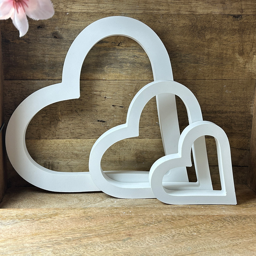 3er-Set Deko-Herzen in Weiß aus handgefertigter Gießkeramik in verschiedenen Größen