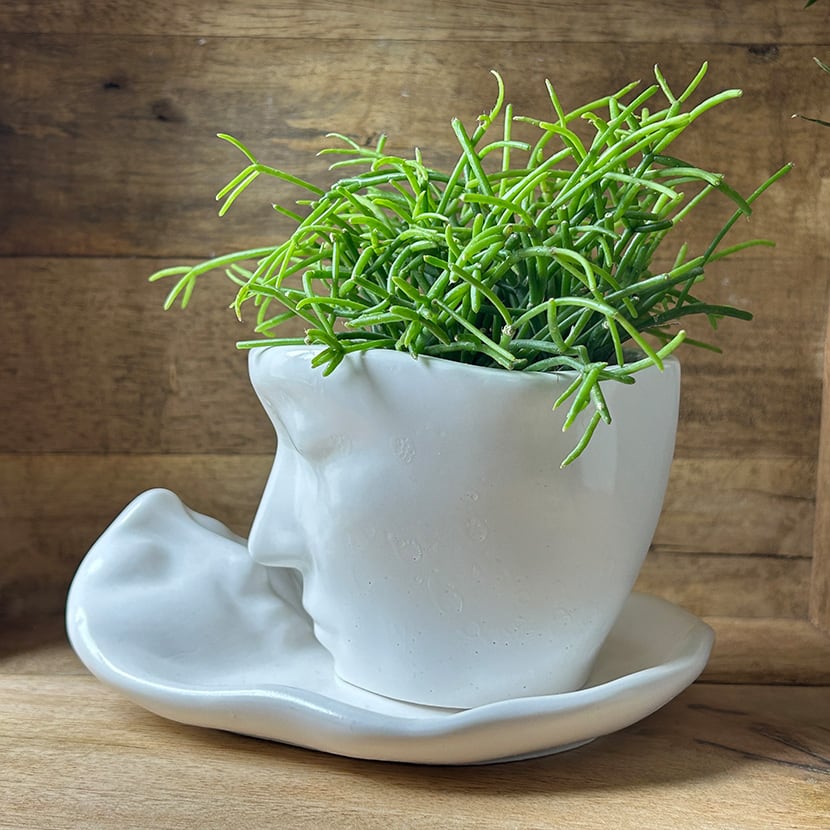 Gesichtsschale aus Gießkeramik mit ovaler Untersetzer – stilvolles Deko-Unikat mit Charakter