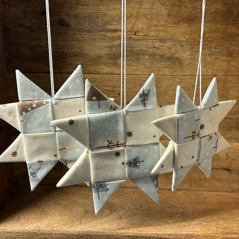 Handgenähte Weihnachtssterne aus Baumwollstoff im skandinavischen Stil – Set mit 3 Größen, ideal als Weihnachtsdeko