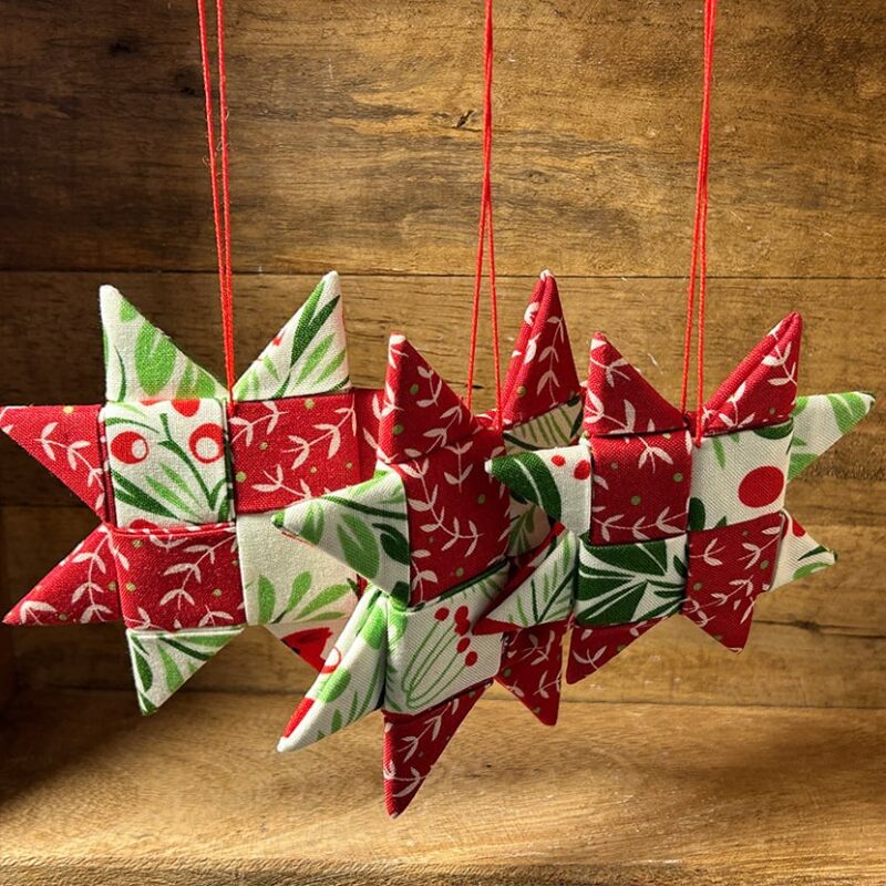 Handgenähte Weihnachtssterne aus Baumwollstoff im skandinavischen Stil – Set mit 3 Größen, ideal als Weihnachtsdeko