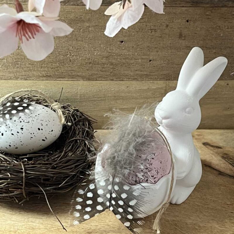 Keramikkunst aus Gießkeramik, handgefertigt in Solingen (Art.TSK-0089-TRAUM-STUECK-SOLINGEN-LANGOHRHASE-MIT-GEZACKTER-SCHALE-DEKO)