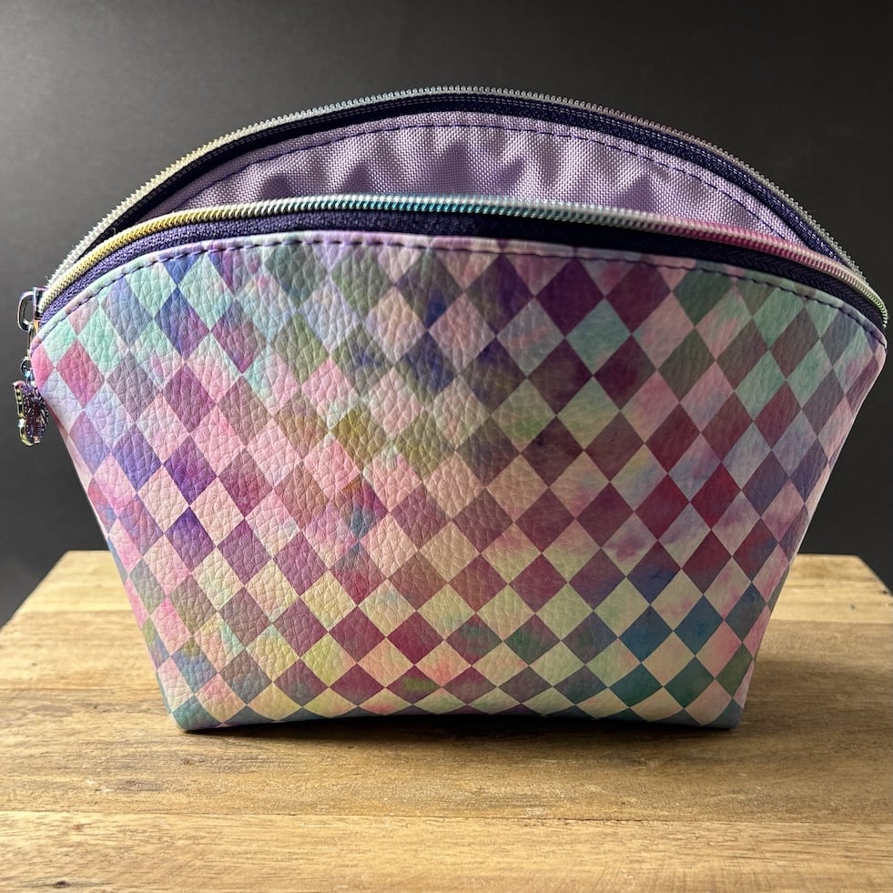 Keramikkunst aus Gießkeramik, handgefertigt in Solingen (Art.TSL-0020-KOSMETIKTASCHE-ROUNDTOP-SCHMINKTASCHE-HANDGEMACHT-VARIANTE-1)