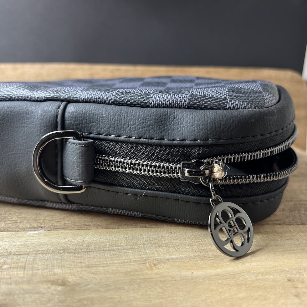 Keramikkunst aus Gießkeramik, handgefertigt in Solingen (Art.TSL-0021-KLEINE-CROSSBODY-BAG-SCHWARZ-KARIERT-4)